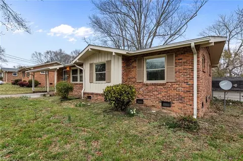 2311 Four Seasons Blvd, Greensboro, NC 27407