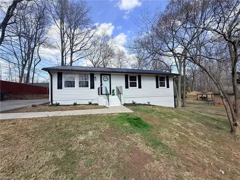2305 Wilcox Dr, Greensboro, NC 27405