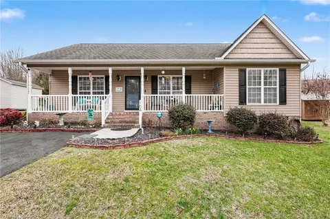 104 Cushwa Ct, Thomasville, NC 27360