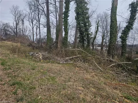000 Pine St S, Wilkesboro, NC 28697