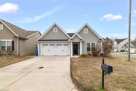 Exterior - 5703 Midstream Cir, Clemmons, NC 27012 photo 2 of 9
