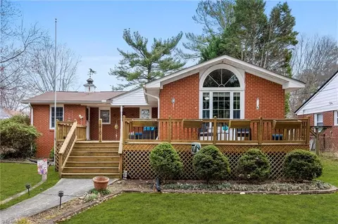 210 Avondale Dr, Lexington, NC 27295