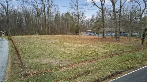 2204 Carlford Rd, Pleasant Garden, NC 27313