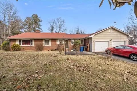5695 Reynolda Rd, Winston Salem, NC 27106