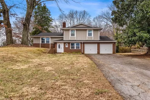 2820 Lansdowne Dr, Winston Salem, NC 27103