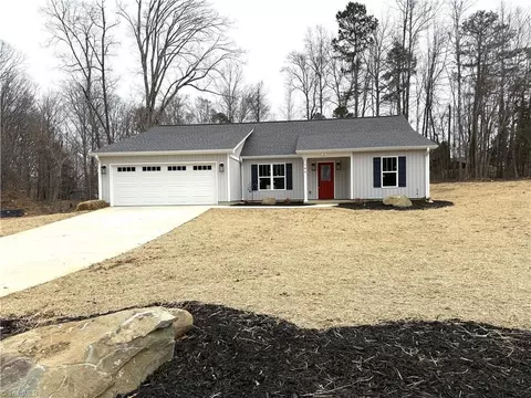 186 Holland Ln, Thomasville, NC 27360