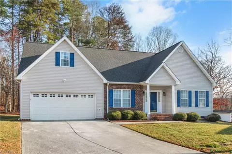 415 Torey Pines Ct, Winston Salem, NC 27105