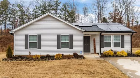 3149 Misty Ridge Dr, Winston Salem, NC 27107