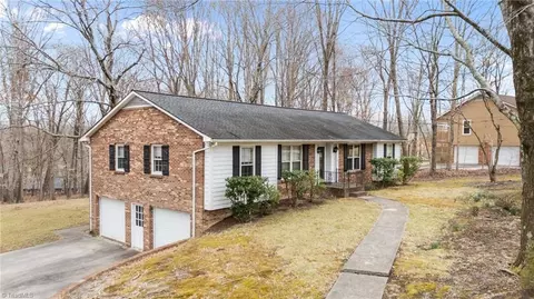 1709 Brandywine Dr, Clemmons, NC 27012