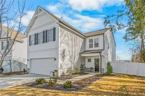 4020 Centerpiece Ct, High Point, NC 27265