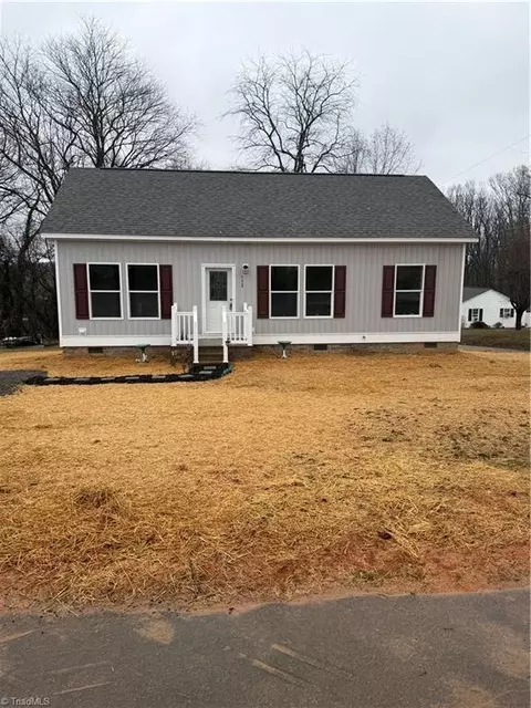 113 Hill St, Jonesville, NC 28642