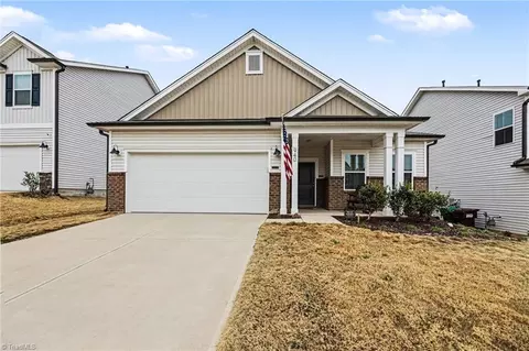 Exterior - 940 Bloomington Way, High Point, NC 27265 photo 2 of 8