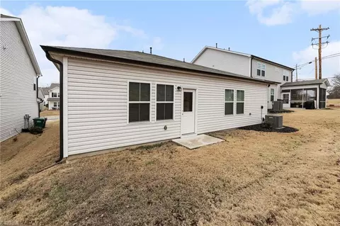 Exterior - 940 Bloomington Way, High Point, NC 27265 photo 6 of 8