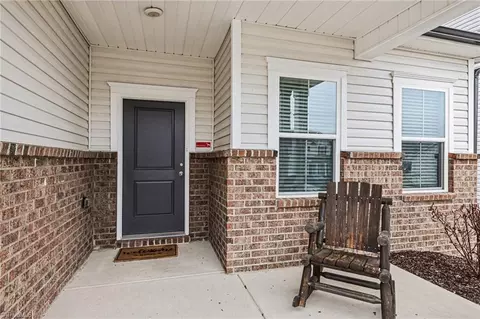 Exterior - 940 Bloomington Way, High Point, NC 27265 photo 4 of 8