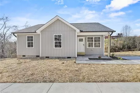 821 Bridge St, Eden, NC 27288