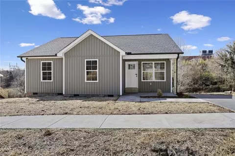 819 Bridge St, Eden, NC 27288