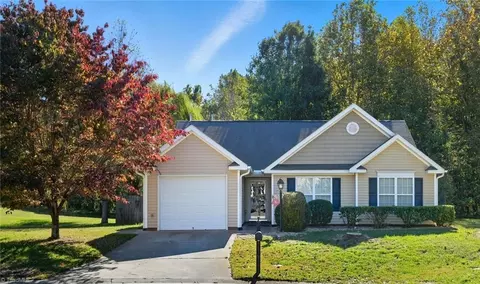 1877 Oakhurst Park Ln, Kernersville, NC 27284