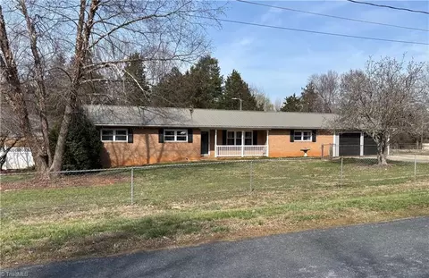 3948 Valley Dr, Sophia, NC 27350