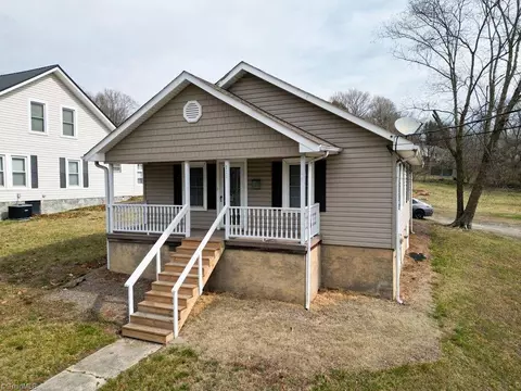 711 South St, Mount Airy, NC 27030