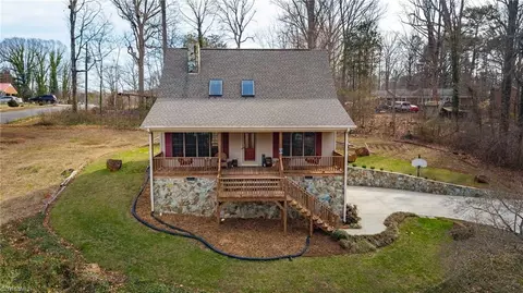 901 Tanglewood Dr Ext, Siler City, NC 27344