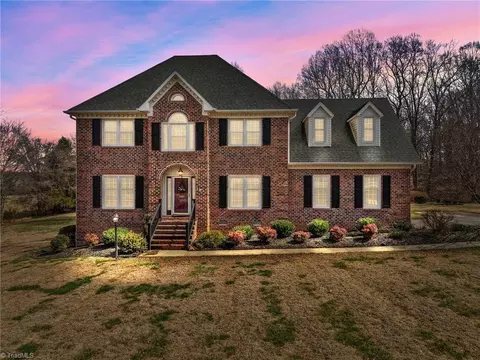 3901 Coltswood Dr, Greensboro, NC 27406