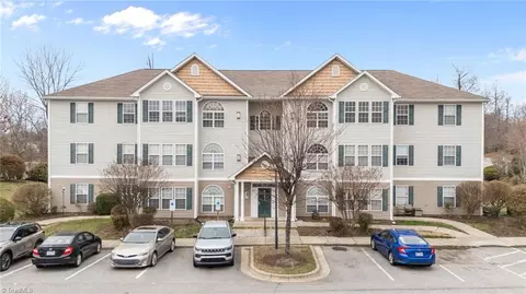 6121 Hedgecock Cir UNIT 2C, High Point, NC 27265