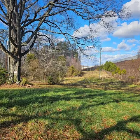 2231 Pisgah Church Rd, Kernersville, NC 27284