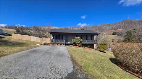 125 Benfield Dr, Jefferson, NC 28640