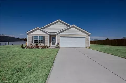202 Alamos Ave, Lexington, NC 27295
