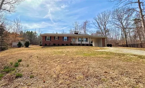 240 Oakcrest Dr, Madison, NC 27025