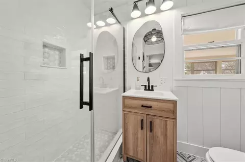 Bath - 511 Spruce St, High Point, NC 27262 photo 1 of 1