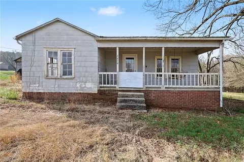 3470 Old Bachelor Creek Rd, Seagrove, NC 27341
