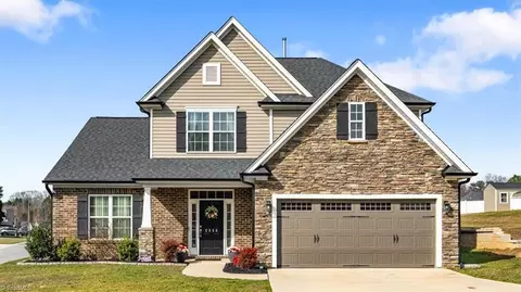 2556 Mossy Meadow Trl, Kernersville, NC 27284