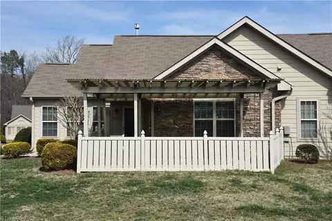 4246 Plantation Ridge Ln, Greensboro, NC 27409