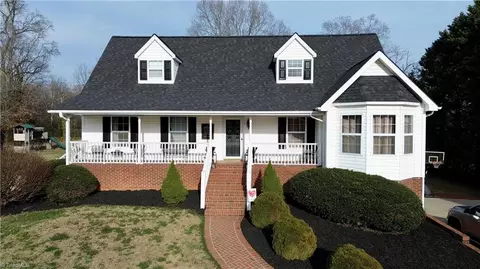 4003 Daisy Dr, Hamptonville, NC 27020