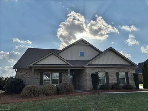 3242 Waterford Glen Ln, Clemmons, NC 27012