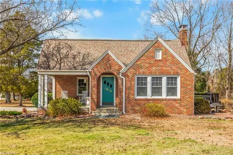 1916 Guilford College Rd, Jamestown, NC 27282