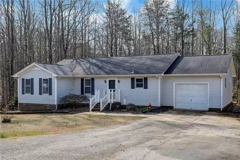 114 Douglas Ln, Reidsville, NC 27320