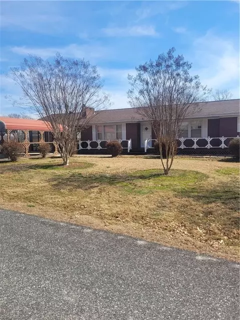 250 Hilltop Acres St, North Wilkesboro, NC 28659