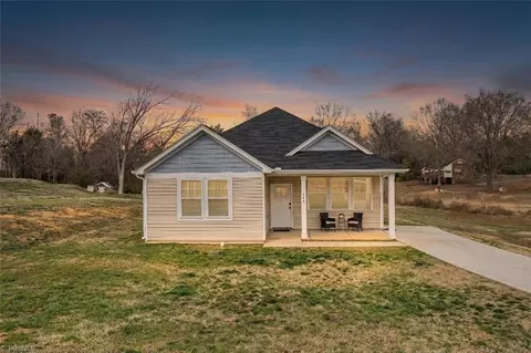 444 Weatherly St, Ramseur, NC 27316