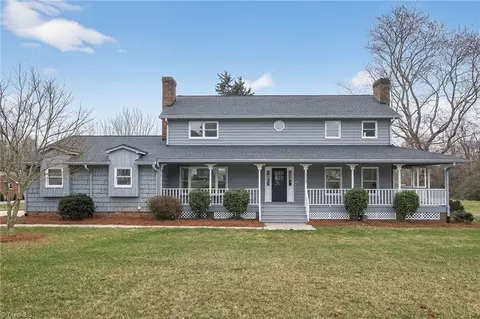 1516 Country Ln, Kernersville, NC 27284