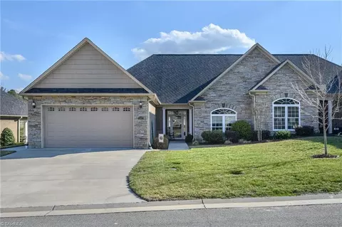 149 Greystone Ln, Mount Airy, NC 27030