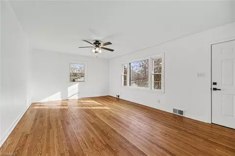 Living - 3603 Rolling Rd, High Point, NC 27265 photo 1 of 4