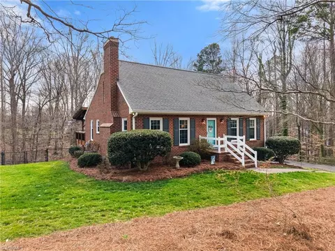 3990 Walnut Hills Dr, Winston Salem, NC 27106