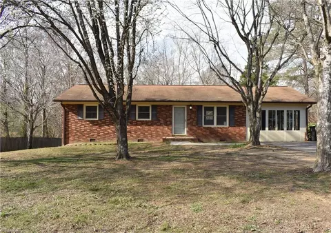 5285 Holly Grove Rd E, Thomasville, NC 27360