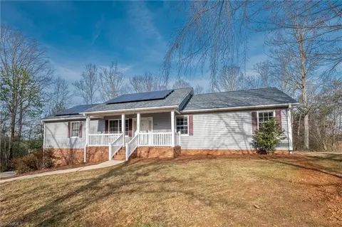 1070 Dun Ave, Walnut Cove, NC 27052