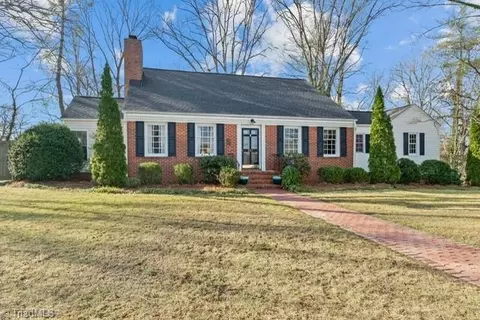 221 Wrenn Ave, Mount Airy, NC 27030