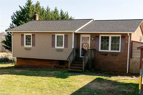 1114 Holly Springs Rd, Mount Airy, NC 27030