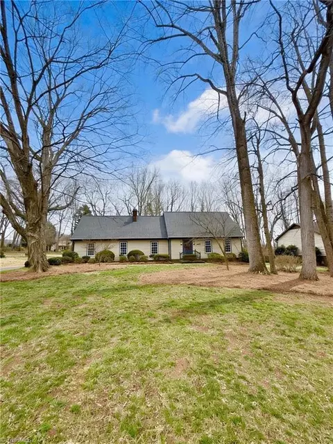 5420 Hanover Park Dr, Winston Salem, NC 27103