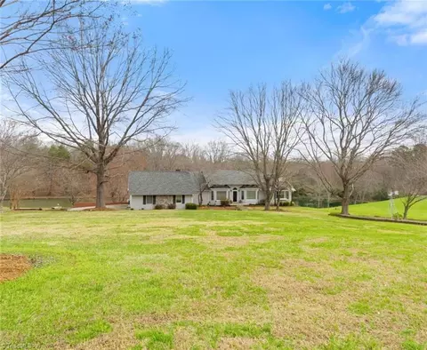 4875 Hampton Rd, Clemmons, NC 27012